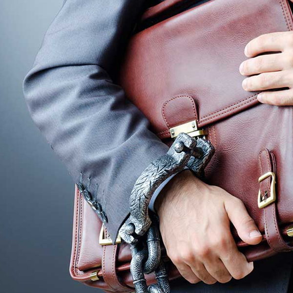 Zwolnienie dyscyplinarne a popełnienie przestępstwa